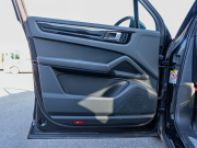 ポルシェ カイエン ﾍﾞｰｽｸﾞﾚｰﾄﾞ ｽﾎﾟｰﾂｸﾛﾉPKG　ﾌﾞﾗｯｸﾚｻﾞｰｼｰﾄ PCMﾅﾋﾞ AppleCarPlay ｱﾗｳﾝﾄﾞﾋﾞｭｰ ｴﾝﾄﾘｰﾄﾞﾗｲﾌﾞ ACC ﾚｰﾝﾁｪﾝｼﾞ LEDﾗｲﾄ ﾊﾟｰｸｱｼｽﾄ TPM ｶｲｴﾝ19AW　2年保証