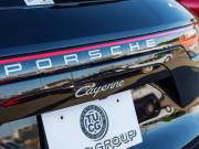 ポルシェ カイエン ﾍﾞｰｽｸﾞﾚｰﾄﾞ ｽﾎﾟｰﾂｸﾛﾉPKG　ﾌﾞﾗｯｸﾚｻﾞｰｼｰﾄ PCMﾅﾋﾞ AppleCarPlay ｱﾗｳﾝﾄﾞﾋﾞｭｰ ｴﾝﾄﾘｰﾄﾞﾗｲﾌﾞ ACC ﾚｰﾝﾁｪﾝｼﾞ LEDﾗｲﾄ ﾊﾟｰｸｱｼｽﾄ TPM ｶｲｴﾝ19AW　2年保証