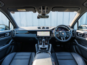 ポルシェ カイエン ﾍﾞｰｽｸﾞﾚｰﾄﾞ ｽﾎﾟｰﾂｸﾛﾉPKG　ﾌﾞﾗｯｸﾚｻﾞｰｼｰﾄ PCMﾅﾋﾞ AppleCarPlay ｱﾗｳﾝﾄﾞﾋﾞｭｰ ｴﾝﾄﾘｰﾄﾞﾗｲﾌﾞ ACC ﾚｰﾝﾁｪﾝｼﾞ LEDﾗｲﾄ ﾊﾟｰｸｱｼｽﾄ TPM ｶｲｴﾝ19AW　2年保証