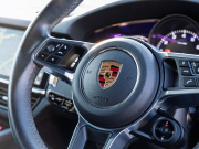 ポルシェ カイエン ﾍﾞｰｽｸﾞﾚｰﾄﾞ ｽﾎﾟｰﾂｸﾛﾉPKG　ﾌﾞﾗｯｸﾚｻﾞｰｼｰﾄ PCMﾅﾋﾞ AppleCarPlay ｱﾗｳﾝﾄﾞﾋﾞｭｰ ｴﾝﾄﾘｰﾄﾞﾗｲﾌﾞ ACC ﾚｰﾝﾁｪﾝｼﾞ LEDﾗｲﾄ ﾊﾟｰｸｱｼｽﾄ TPM ｶｲｴﾝ19AW　2年保証