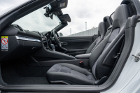 ポルシェ 718 ボクスター ﾍﾞｰｽｸﾞﾚｰﾄﾞ ｽﾎﾟｰﾂｸﾛﾉPKG　MY18 ﾌﾞﾗｯｸﾊｰﾌﾚｻﾞｰｼｰﾄ ﾌﾞﾗｯｸｿﾌﾄﾄｯﾌﾟ PCMﾅﾋﾞ CarPlay PDLS ｽﾎﾟｰﾂﾃｰﾙﾊﾟｲﾌﾟ ﾌﾞﾗｯｸﾃｰﾙﾗｲﾄ 電動Dﾐﾗｰ ｱﾙﾐﾆｳﾑﾍﾟﾀﾞﾙ TPM ﾎﾞｸｽﾀｰ18ｲﾝﾁAW　2年保証