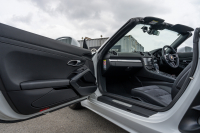 ポルシェ 718 ボクスター ﾍﾞｰｽｸﾞﾚｰﾄﾞ ｽﾎﾟｰﾂｸﾛﾉPKG　MY18 ﾌﾞﾗｯｸﾊｰﾌﾚｻﾞｰｼｰﾄ ﾌﾞﾗｯｸｿﾌﾄﾄｯﾌﾟ PCMﾅﾋﾞ CarPlay PDLS ｽﾎﾟｰﾂﾃｰﾙﾊﾟｲﾌﾟ ﾌﾞﾗｯｸﾃｰﾙﾗｲﾄ 電動Dﾐﾗｰ ｱﾙﾐﾆｳﾑﾍﾟﾀﾞﾙ TPM ﾎﾞｸｽﾀｰ18ｲﾝﾁAW　2年保証