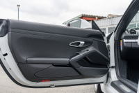 ポルシェ 718 ボクスター ﾍﾞｰｽｸﾞﾚｰﾄﾞ ｽﾎﾟｰﾂｸﾛﾉPKG　MY18 ﾌﾞﾗｯｸﾊｰﾌﾚｻﾞｰｼｰﾄ ﾌﾞﾗｯｸｿﾌﾄﾄｯﾌﾟ PCMﾅﾋﾞ CarPlay PDLS ｽﾎﾟｰﾂﾃｰﾙﾊﾟｲﾌﾟ ﾌﾞﾗｯｸﾃｰﾙﾗｲﾄ 電動Dﾐﾗｰ ｱﾙﾐﾆｳﾑﾍﾟﾀﾞﾙ TPM ﾎﾞｸｽﾀｰ18ｲﾝﾁAW　2年保証