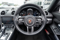 ポルシェ 718 ボクスター ﾍﾞｰｽｸﾞﾚｰﾄﾞ ｽﾎﾟｰﾂｸﾛﾉPKG　MY18 ﾌﾞﾗｯｸﾊｰﾌﾚｻﾞｰｼｰﾄ ﾌﾞﾗｯｸｿﾌﾄﾄｯﾌﾟ PCMﾅﾋﾞ CarPlay PDLS ｽﾎﾟｰﾂﾃｰﾙﾊﾟｲﾌﾟ ﾌﾞﾗｯｸﾃｰﾙﾗｲﾄ 電動Dﾐﾗｰ ｱﾙﾐﾆｳﾑﾍﾟﾀﾞﾙ TPM ﾎﾞｸｽﾀｰ18ｲﾝﾁAW　2年保証