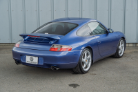 ポルシェ 911(Type996) ｶﾚﾗ　6速ﾏﾆｭｱﾙ 左ﾊﾝﾄﾞﾙ 希少ｶﾗｰ ﾌﾞﾗｯｸﾚｻﾞｰｼｰﾄ ｱﾙｶﾝﾀｰﾗﾙｰﾌﾗｲﾅｰ ｶﾚﾗﾘｱｽﾎﾟｲﾗｰ PSM ｷｾﾉﾝﾗｲﾄ ｶﾗｰｸﾚｽﾄｷｬｯﾌﾟ ﾀｰﾎﾞﾙｯｸ18ｲﾝﾁAW　2年保証