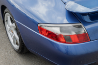 ポルシェ 911(Type996) ｶﾚﾗ　6速ﾏﾆｭｱﾙ 左ﾊﾝﾄﾞﾙ 希少ｶﾗｰ ﾌﾞﾗｯｸﾚｻﾞｰｼｰﾄ ｱﾙｶﾝﾀｰﾗﾙｰﾌﾗｲﾅｰ ｶﾚﾗﾘｱｽﾎﾟｲﾗｰ PSM ｷｾﾉﾝﾗｲﾄ ｶﾗｰｸﾚｽﾄｷｬｯﾌﾟ ﾀｰﾎﾞﾙｯｸ18ｲﾝﾁAW　2年保証