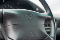 ポルシェ 911(Type996) ｶﾚﾗ　6速ﾏﾆｭｱﾙ 左ﾊﾝﾄﾞﾙ 希少ｶﾗｰ ﾌﾞﾗｯｸﾚｻﾞｰｼｰﾄ ｱﾙｶﾝﾀｰﾗﾙｰﾌﾗｲﾅｰ ｶﾚﾗﾘｱｽﾎﾟｲﾗｰ PSM ｷｾﾉﾝﾗｲﾄ ｶﾗｰｸﾚｽﾄｷｬｯﾌﾟ ﾀｰﾎﾞﾙｯｸ18ｲﾝﾁAW　2年保証