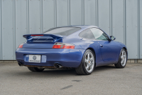 ポルシェ 911(Type996) ｶﾚﾗ　6速ﾏﾆｭｱﾙ 左ﾊﾝﾄﾞﾙ 希少ｶﾗｰ ﾌﾞﾗｯｸﾚｻﾞｰｼｰﾄ ｱﾙｶﾝﾀｰﾗﾙｰﾌﾗｲﾅｰ ｶﾚﾗﾘｱｽﾎﾟｲﾗｰ PSM ｷｾﾉﾝﾗｲﾄ ｶﾗｰｸﾚｽﾄｷｬｯﾌﾟ ﾀｰﾎﾞﾙｯｸ18ｲﾝﾁAW　2年保証