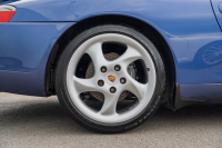 ポルシェ 911(Type996) ｶﾚﾗ　6速ﾏﾆｭｱﾙ 左ﾊﾝﾄﾞﾙ 希少ｶﾗｰ ﾌﾞﾗｯｸﾚｻﾞｰｼｰﾄ ｱﾙｶﾝﾀｰﾗﾙｰﾌﾗｲﾅｰ ｶﾚﾗﾘｱｽﾎﾟｲﾗｰ PSM ｷｾﾉﾝﾗｲﾄ ｶﾗｰｸﾚｽﾄｷｬｯﾌﾟ ﾀｰﾎﾞﾙｯｸ18ｲﾝﾁAW　2年保証