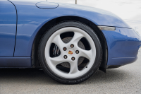 ポルシェ 911(Type996) ｶﾚﾗ　6速ﾏﾆｭｱﾙ 左ﾊﾝﾄﾞﾙ 希少ｶﾗｰ ﾌﾞﾗｯｸﾚｻﾞｰｼｰﾄ ｱﾙｶﾝﾀｰﾗﾙｰﾌﾗｲﾅｰ ｶﾚﾗﾘｱｽﾎﾟｲﾗｰ PSM ｷｾﾉﾝﾗｲﾄ ｶﾗｰｸﾚｽﾄｷｬｯﾌﾟ ﾀｰﾎﾞﾙｯｸ18ｲﾝﾁAW　2年保証