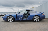ポルシェ 911(Type996) ｶﾚﾗ　6速ﾏﾆｭｱﾙ 左ﾊﾝﾄﾞﾙ 希少ｶﾗｰ ﾌﾞﾗｯｸﾚｻﾞｰｼｰﾄ ｱﾙｶﾝﾀｰﾗﾙｰﾌﾗｲﾅｰ ｶﾚﾗﾘｱｽﾎﾟｲﾗｰ PSM ｷｾﾉﾝﾗｲﾄ ｶﾗｰｸﾚｽﾄｷｬｯﾌﾟ ﾀｰﾎﾞﾙｯｸ18ｲﾝﾁAW　2年保証