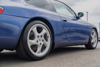 ポルシェ 911(Type996) ｶﾚﾗ　6速ﾏﾆｭｱﾙ 左ﾊﾝﾄﾞﾙ 希少ｶﾗｰ ﾌﾞﾗｯｸﾚｻﾞｰｼｰﾄ ｱﾙｶﾝﾀｰﾗﾙｰﾌﾗｲﾅｰ ｶﾚﾗﾘｱｽﾎﾟｲﾗｰ PSM ｷｾﾉﾝﾗｲﾄ ｶﾗｰｸﾚｽﾄｷｬｯﾌﾟ ﾀｰﾎﾞﾙｯｸ18ｲﾝﾁAW　2年保証