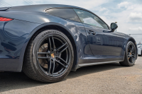 ポルシェ 911(Type991.1) ｶﾚﾗ4　ﾌﾞﾗｯｸﾚｻﾞｰｼｰﾄ ｼｰﾄﾋｰﾀｰ ﾍﾞﾝﾁﾚｰﾀｰ ｸﾗﾘｵﾝﾅﾋﾞ ﾌﾙｾｸﾞTV PASM PDLS ｴﾝﾄﾘｰﾄﾞﾗｲﾌﾞ ｽﾃｱﾘﾝｸﾞﾋｰﾀｰ ﾊﾟｰｸｱｼｽﾄ ｵｰﾄｴｱｺﾝ 電動ﾄﾞｱﾐﾗｰ ｶﾚﾗ19ｲﾝﾁAW　2年保証
