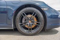 ポルシェ 911(Type991.1) ｶﾚﾗ4　ﾌﾞﾗｯｸﾚｻﾞｰｼｰﾄ ｼｰﾄﾋｰﾀｰ ﾍﾞﾝﾁﾚｰﾀｰ ｸﾗﾘｵﾝﾅﾋﾞ ﾌﾙｾｸﾞTV PASM PDLS ｴﾝﾄﾘｰﾄﾞﾗｲﾌﾞ ｽﾃｱﾘﾝｸﾞﾋｰﾀｰ ﾊﾟｰｸｱｼｽﾄ ｵｰﾄｴｱｺﾝ 電動ﾄﾞｱﾐﾗｰ ｶﾚﾗ19ｲﾝﾁAW　2年保証