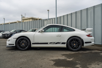 ポルシェ 911(Type997) ｶﾚﾗ　GT3ﾙｯｸｴｱﾛ ﾌﾞﾗｯｸﾚｻﾞｰｼｰﾄ ｼｰﾄﾋｰﾀｰ ｱﾙｶﾝﾀｰﾗﾙｰﾌﾗｲﾅｰ ﾊﾟｲｵﾆｱﾅﾋﾞ ｵｰﾄｴｱｺﾝ PSM ｷｾﾉﾝﾗｲﾄ F/Rﾌｫｸﾞ 後期ｶﾚﾗS19ｲﾝﾁAW　2年保証