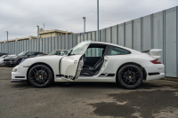 ポルシェ 911(Type997) ｶﾚﾗ　GT3ﾙｯｸｴｱﾛ ﾌﾞﾗｯｸﾚｻﾞｰｼｰﾄ ｼｰﾄﾋｰﾀｰ ｱﾙｶﾝﾀｰﾗﾙｰﾌﾗｲﾅｰ ﾊﾟｲｵﾆｱﾅﾋﾞ ｵｰﾄｴｱｺﾝ PSM ｷｾﾉﾝﾗｲﾄ F/Rﾌｫｸﾞ 後期ｶﾚﾗS19ｲﾝﾁAW　2年保証