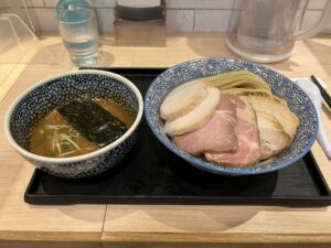 規模がデカすぎるつけ麺屋に行きました。