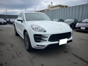2015年　ポルシェ　マカンターボ　ホワイト　神奈川県のお客様にご納車させていただきました。